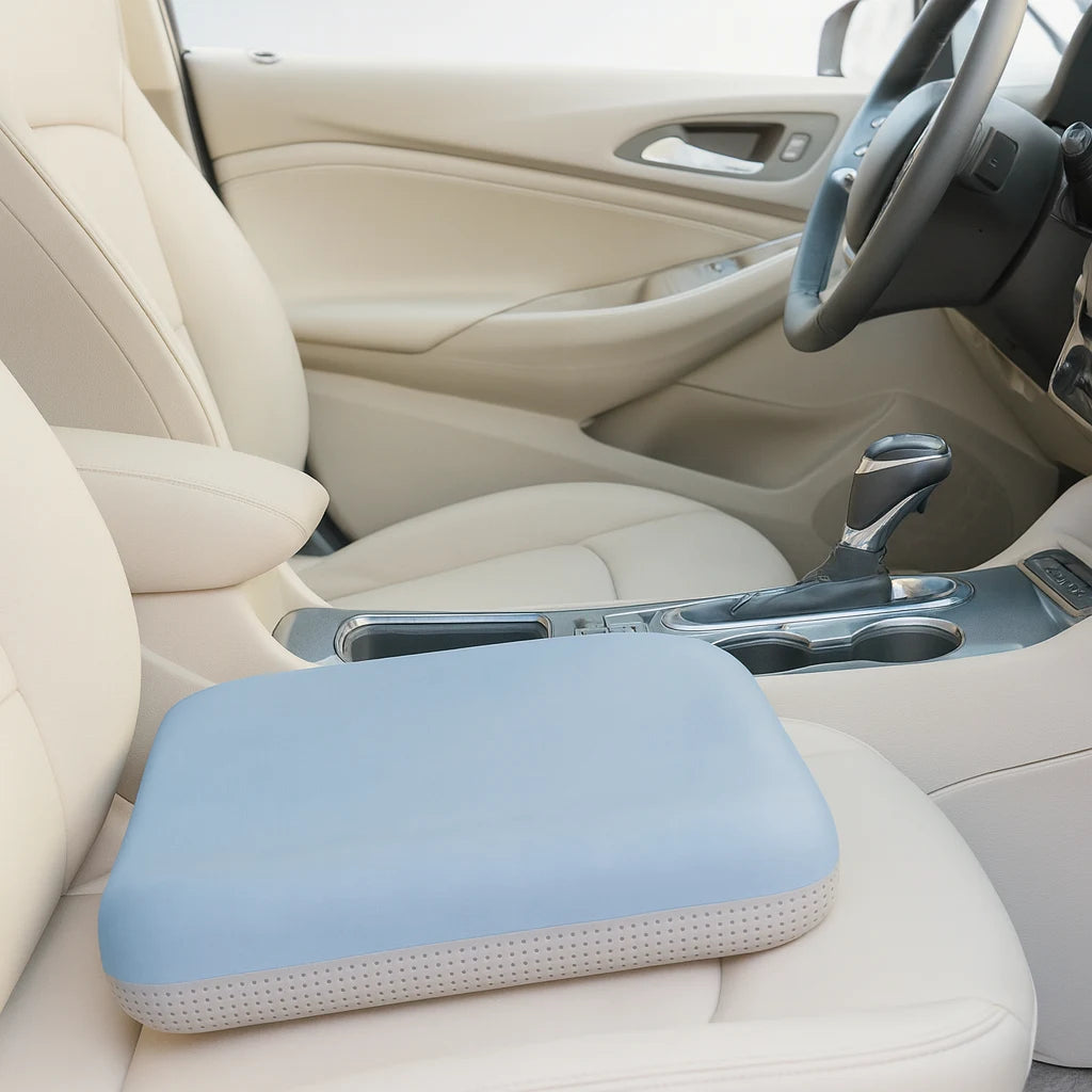 Coussin d'assise ergonomique installé sur un siège de voiture