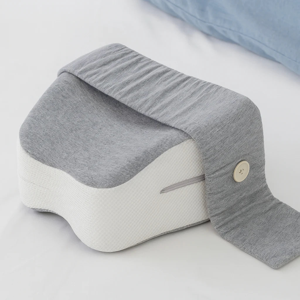 Détail de la sangle amovible du coussin de genoux gris